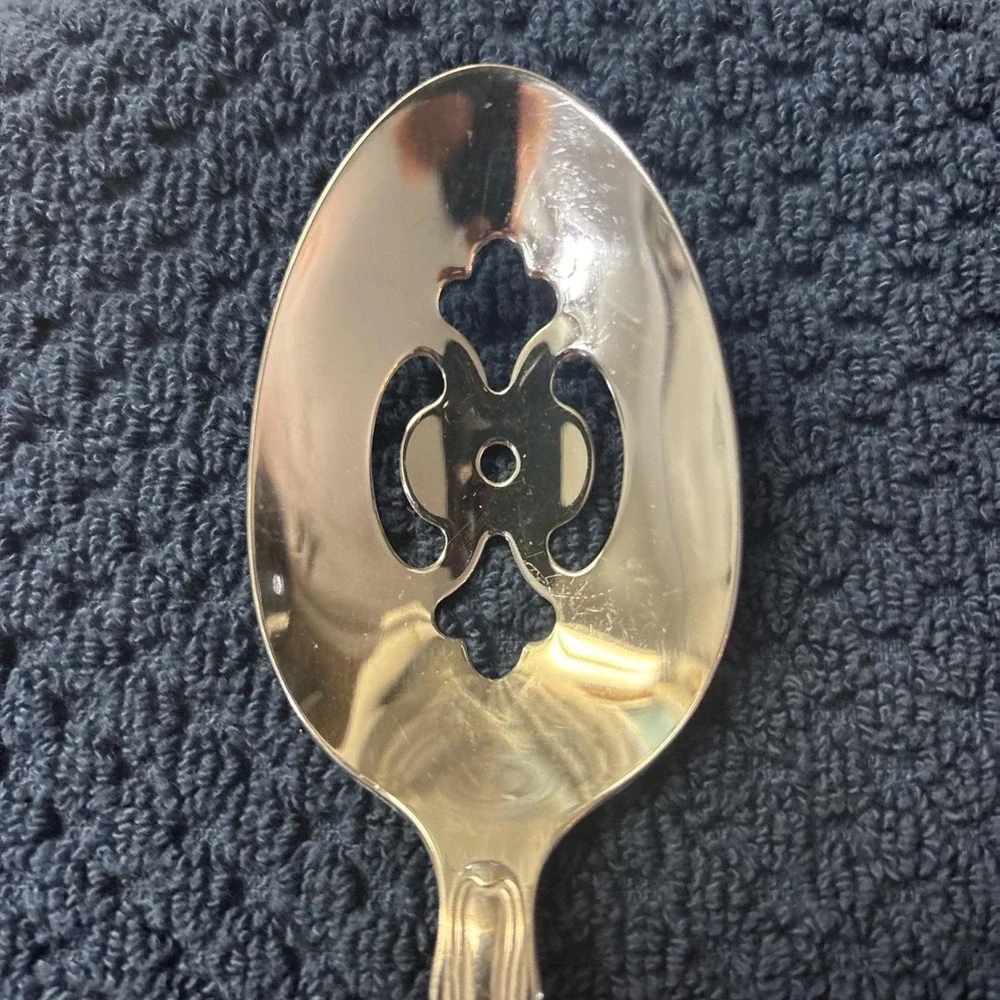 Oneida CLASSIC SHELL Stainless CUBE Heirloom Silverware Slotted Serving Spoon